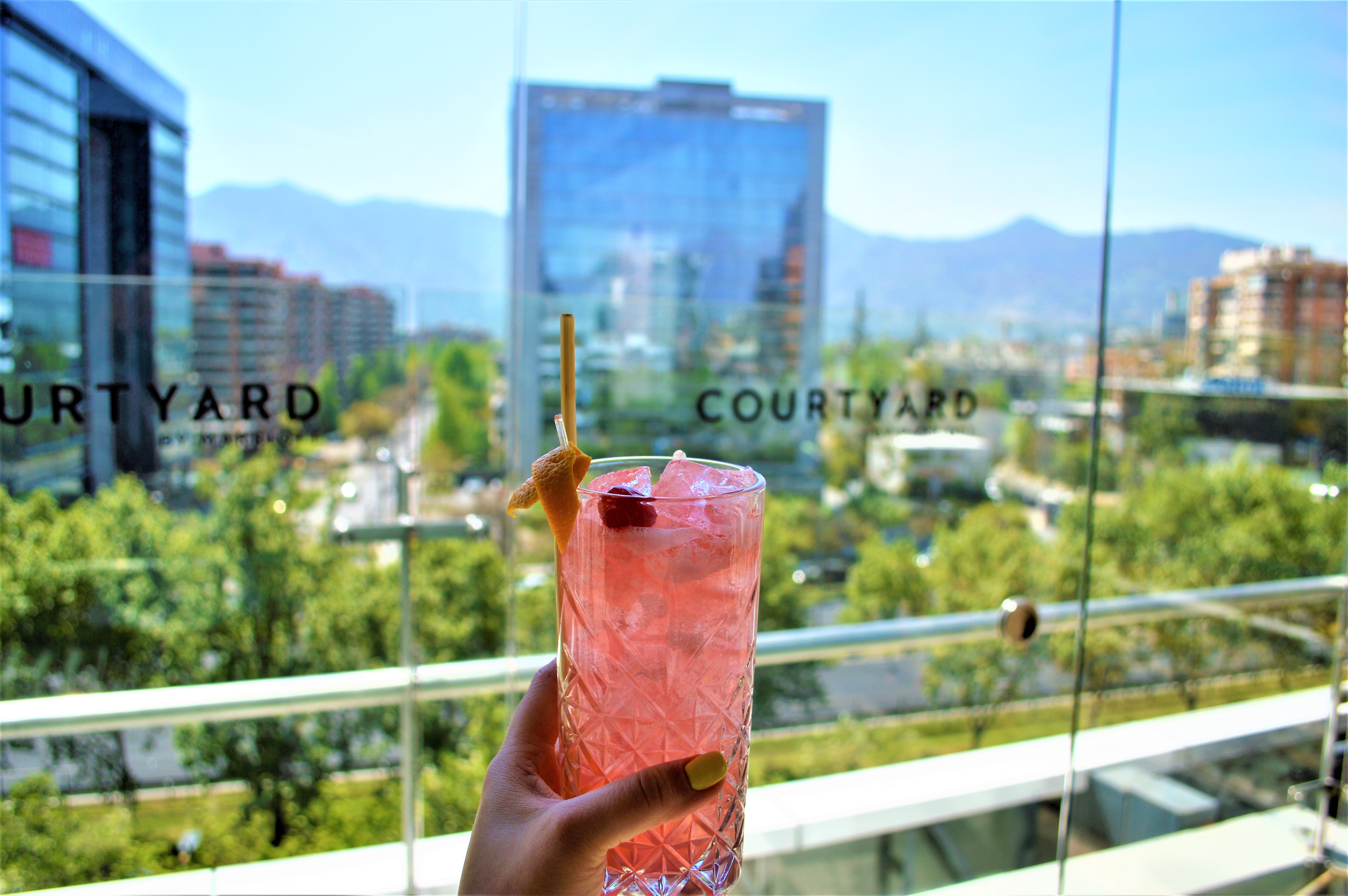 DISFRUTA LAS MEJORES TARDES DE TERRAZA EN COURTYARD SANTIAGO