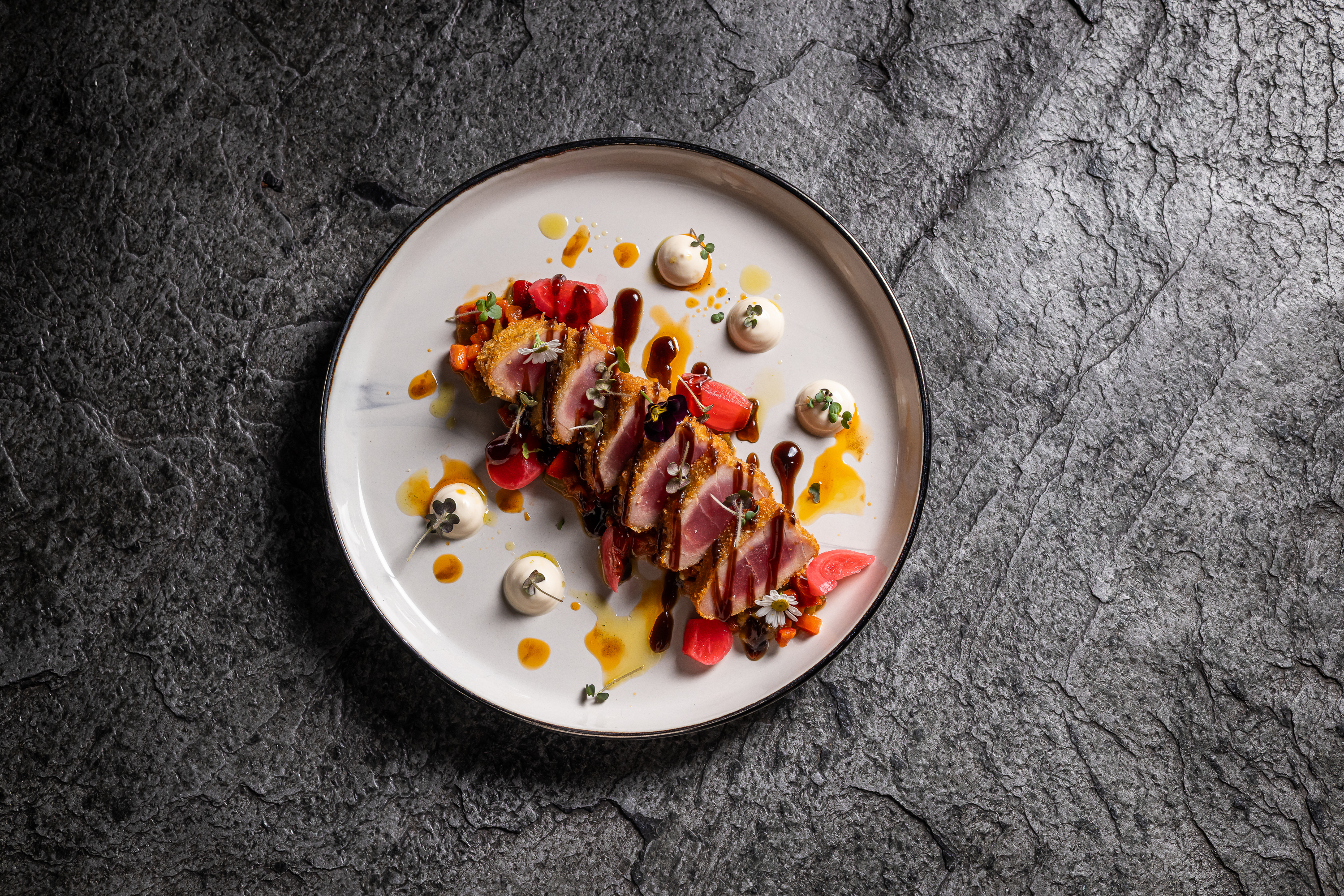 Mayan: El nuevo bar-restaurante de Providencia que promete convertirse en el punto de encuentro del 2025